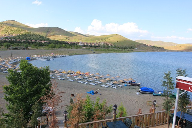 Hazar-Gölü-Plajı